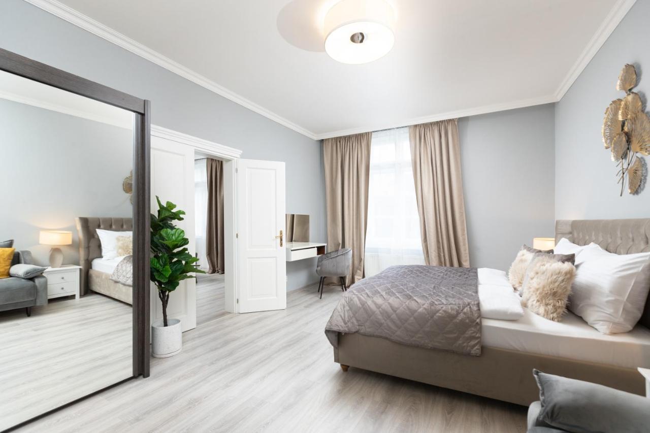 Luxury 150m2 On Wencelas Square With Private Garage Praha